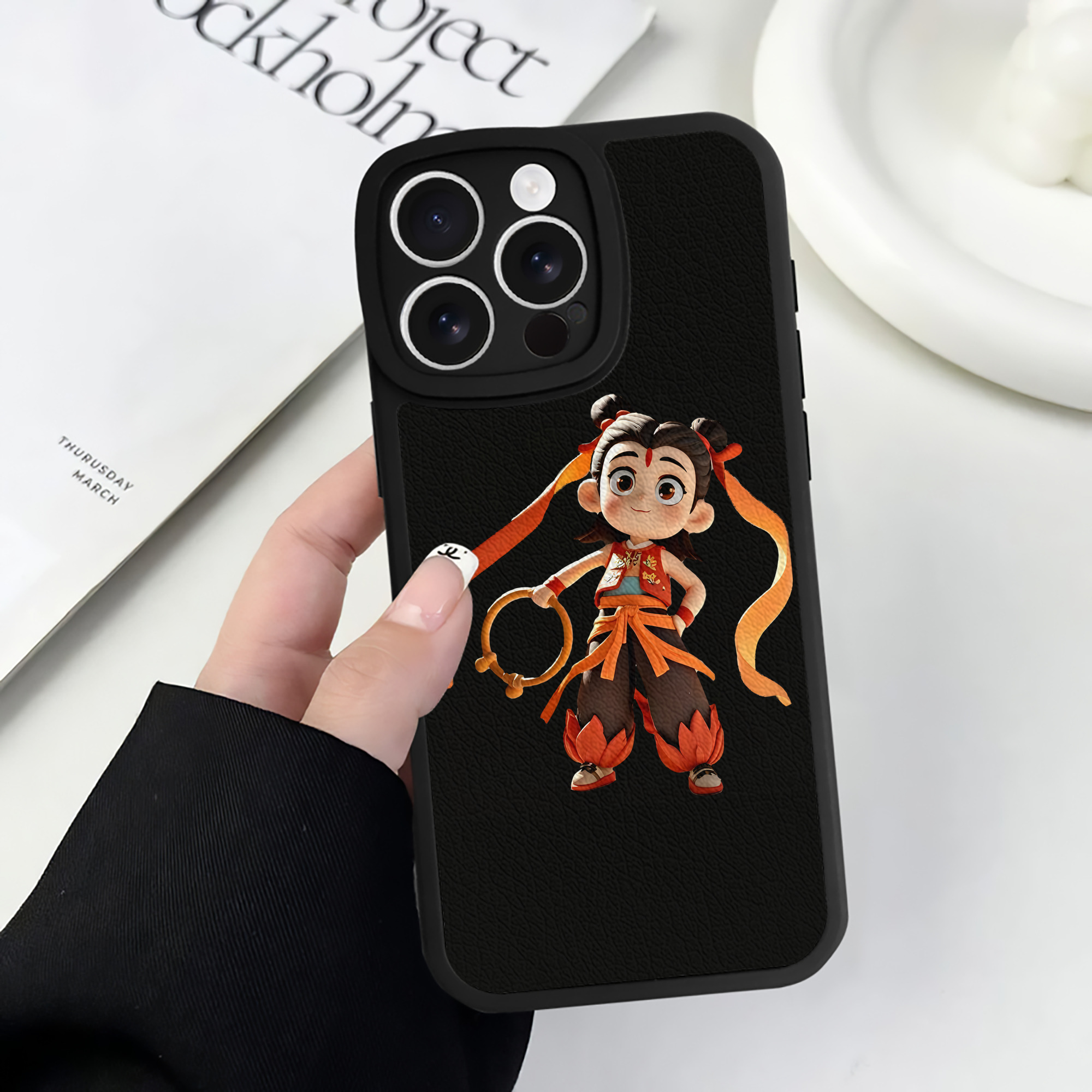 （画像用） Ne Zha 2 ナタ 魔童の大暴れ 【iPhone 16シリーズ対応】シリコンスマホケース（レザー調） 材質：シリコン